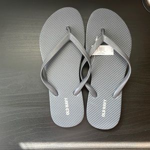 *SOLD* Brand New Old Navy Gray flip flops. Women size 7